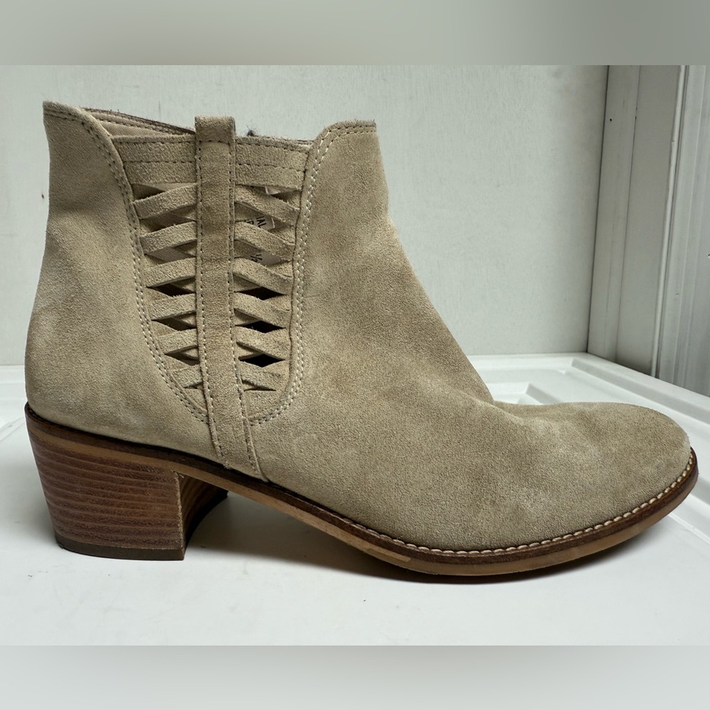 Paul Green Tan Ankle Booties with Criss-Cross Detailing size 7 women H28N20